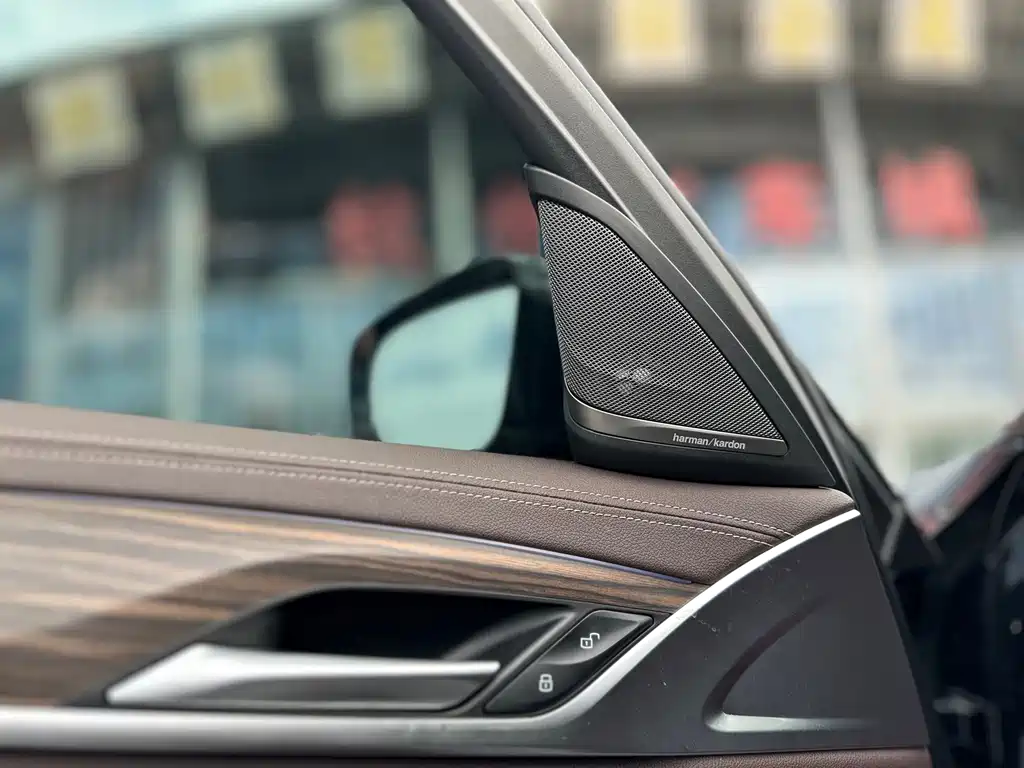 BMW 5 Series 2022 — фото 9