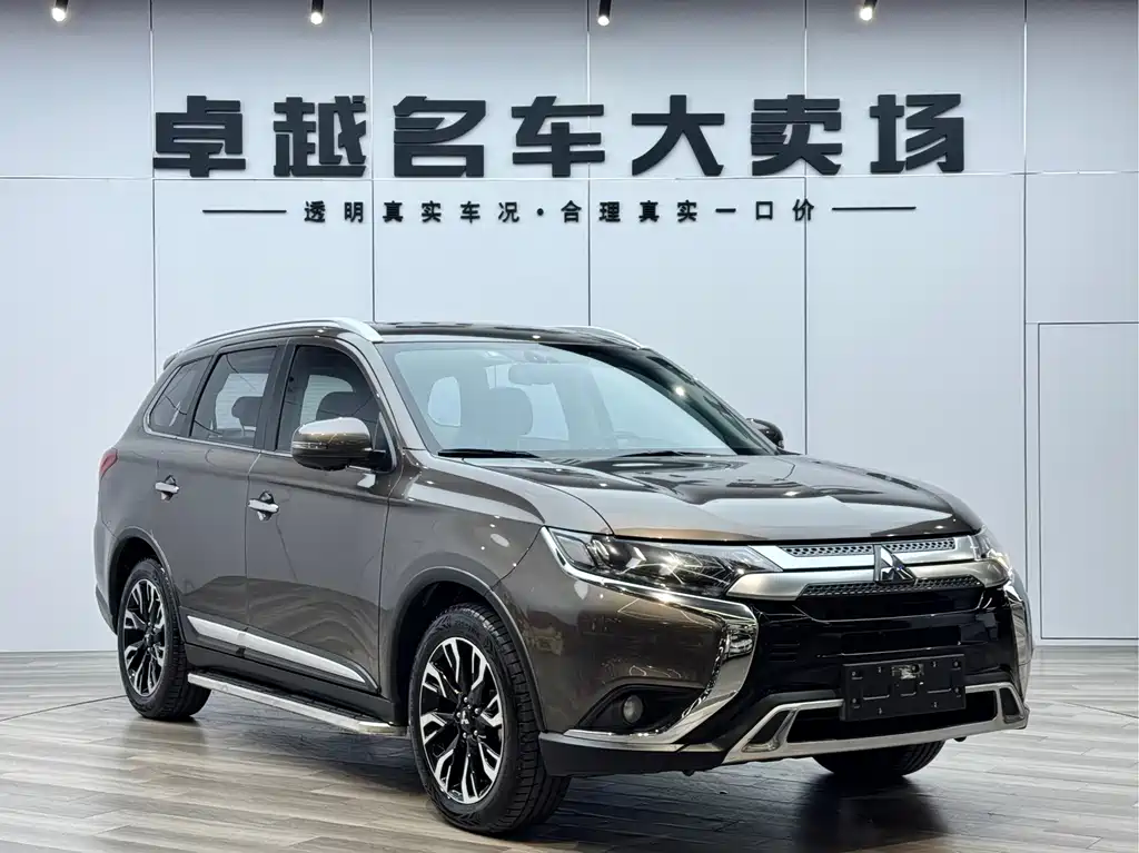 Mitsubishi Outlander 2018 — фото 3