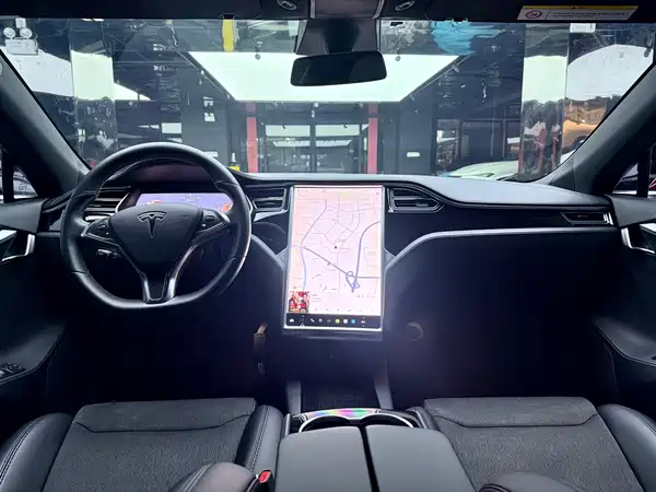 Tesla Model S 2018