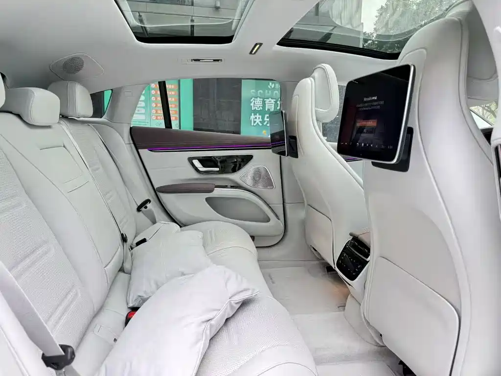 Mercedes-Benz EQS AMG 2025 — фото 8