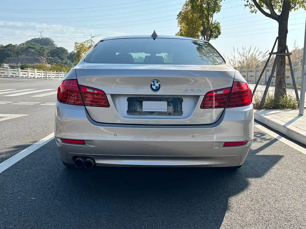 BMW 5 Series 2015 — фото 10