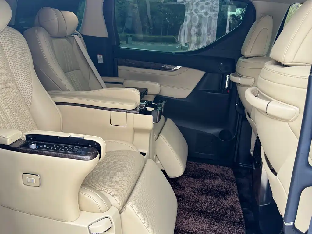Toyota Alphard 2021 — фото 23