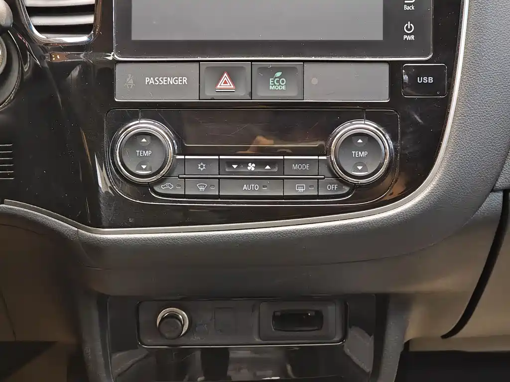 Mitsubishi Outlander 2019 — фото 17