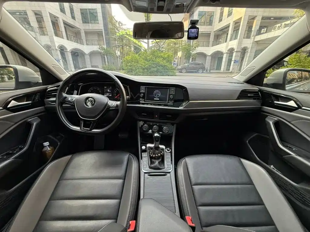 Volkswagen Sagitar 2020