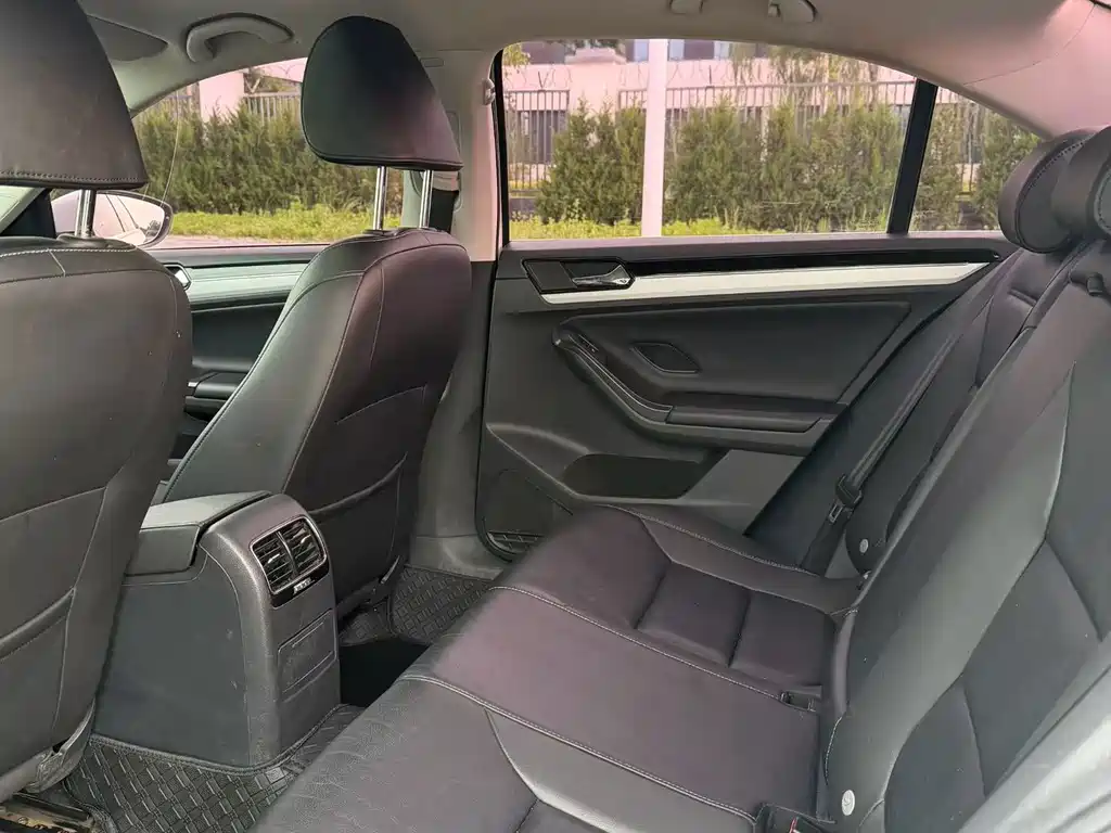 Volkswagen Sagitar 2018