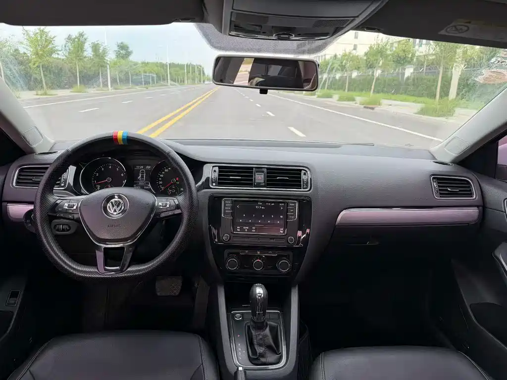Volkswagen Sagitar 2018