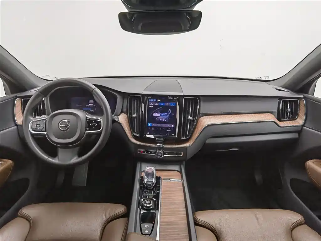 Volvo XC60 PHEV 2024 — фото 5