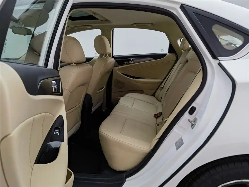 Changan Eado 2017 — фото 15