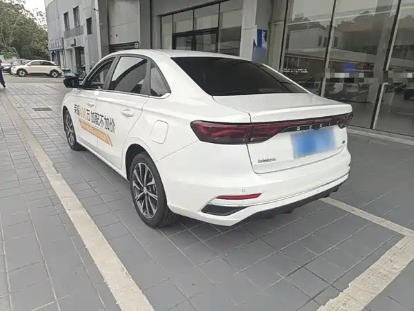 Geely Emgrand 2025