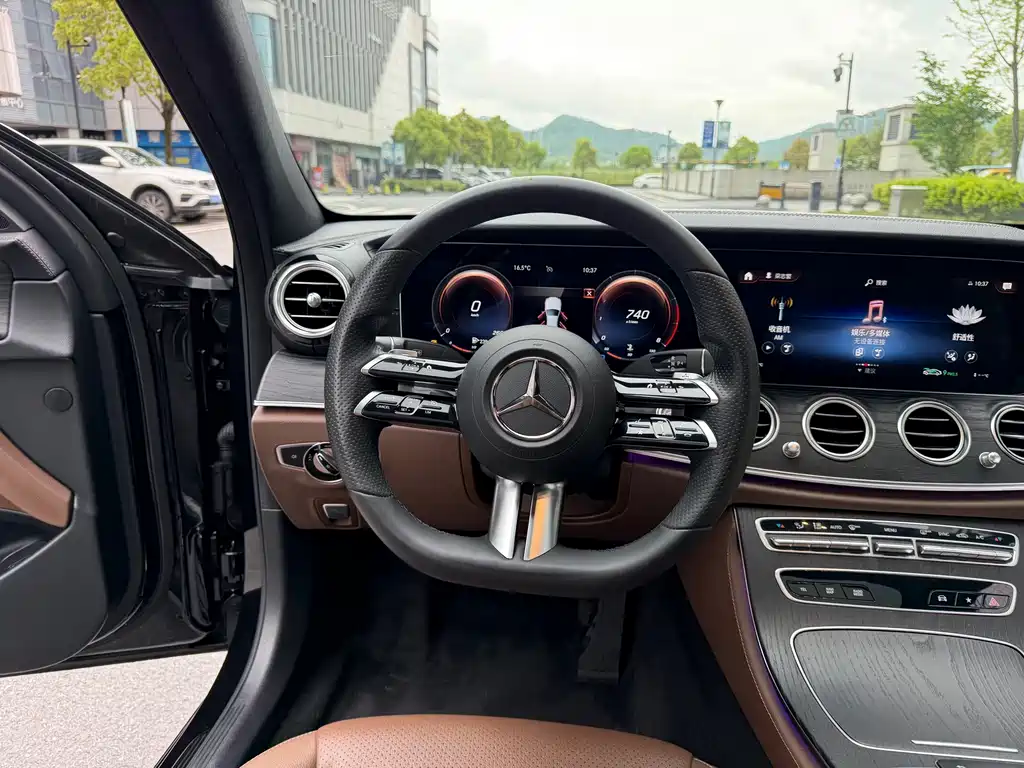 Mercedes-Benz E-Class 2021 — фото 19