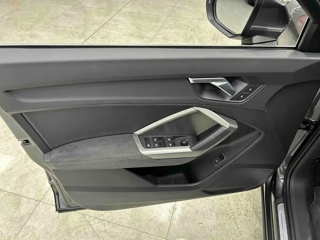 Audi Q3 2023 — фото 10