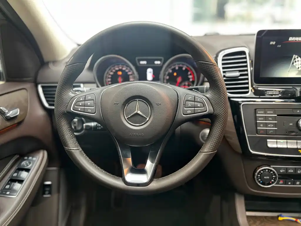 Mercedes-Benz GLE 2018 — фото 12