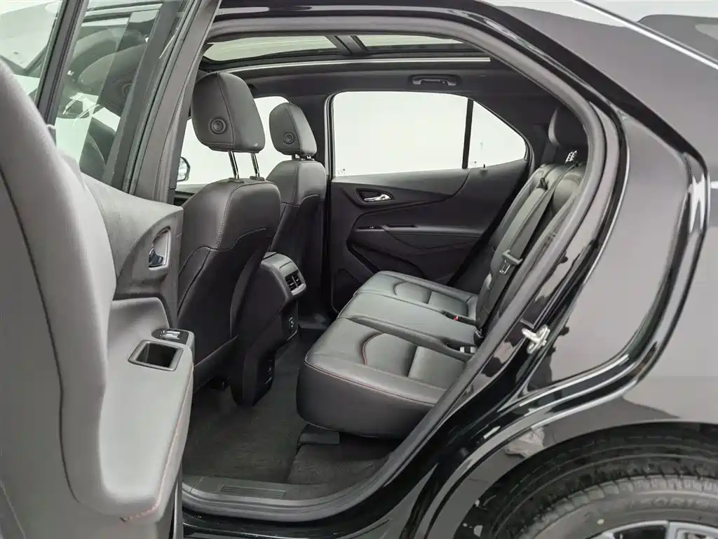 Chevrolet Equinox 2023 — фото 15