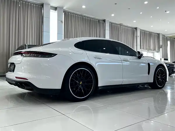 Porsche Panamera 2023