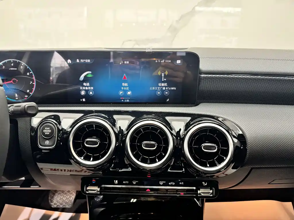 Mercedes-Benz A-Class 2023 — фото 11