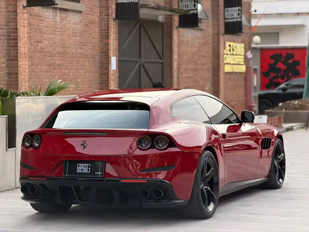 Ferrari GTC4Lusso 2018 — фото 4