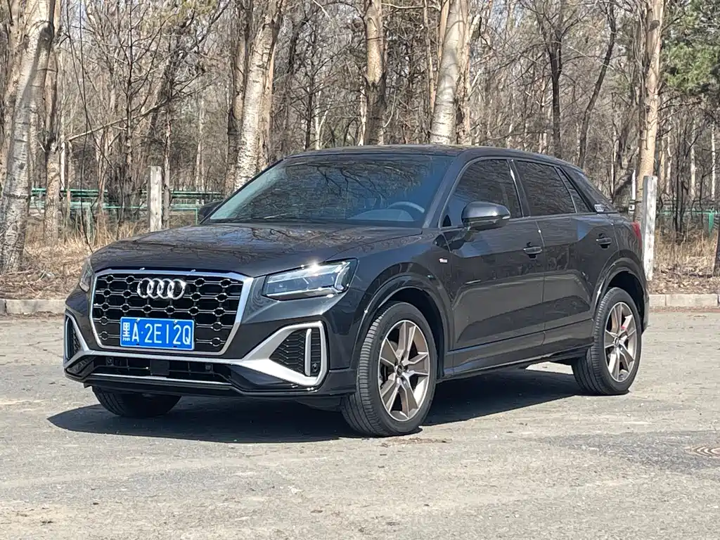 Audi Q2L 2022 — фото 1