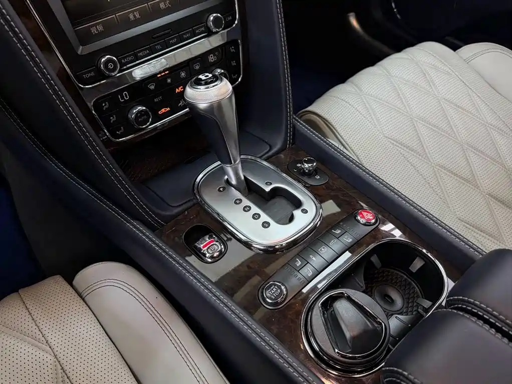 Bentley Flying Spur 2014 — фото 14