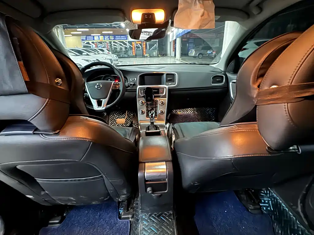 Volvo S60 2018 — фото 10