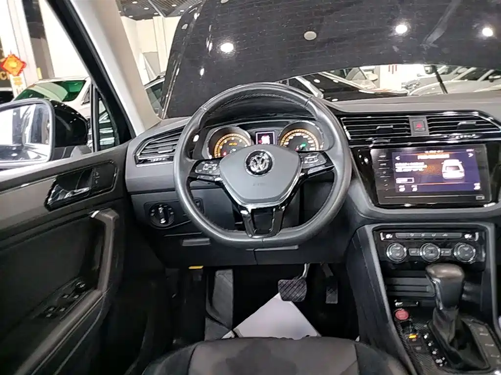 Volkswagen Tiguan L 2020 — фото 11