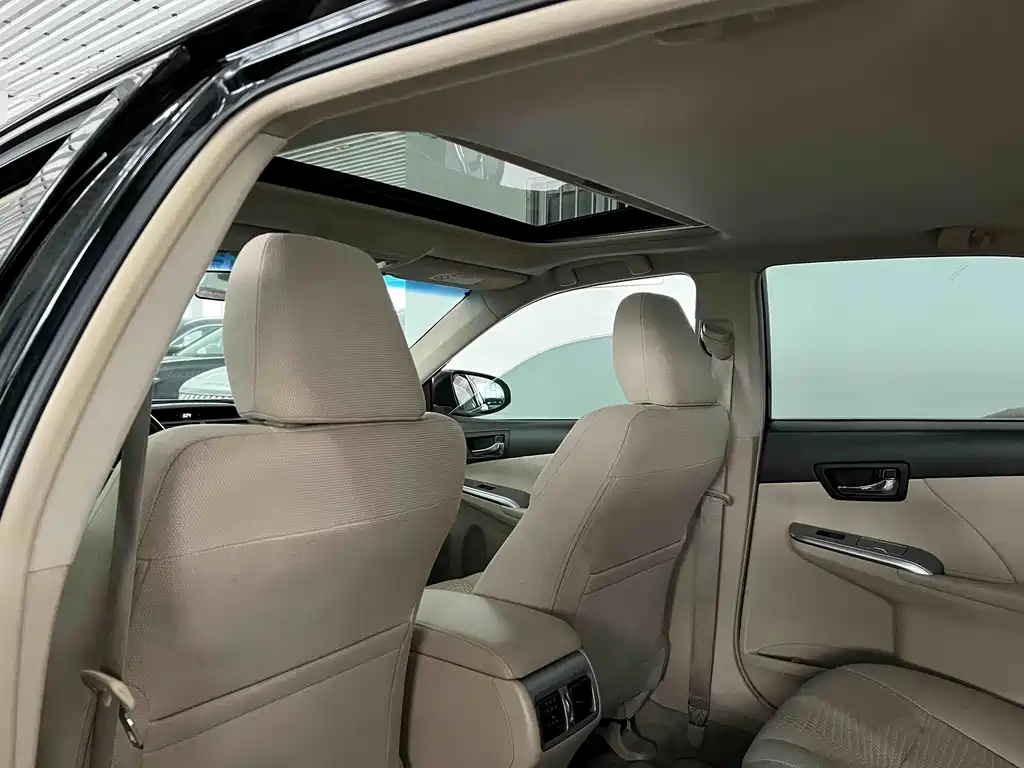 Toyota Camry 2013 — фото 18
