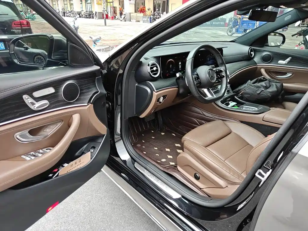 Mercedes-Benz E-Class 2021 — фото 17
