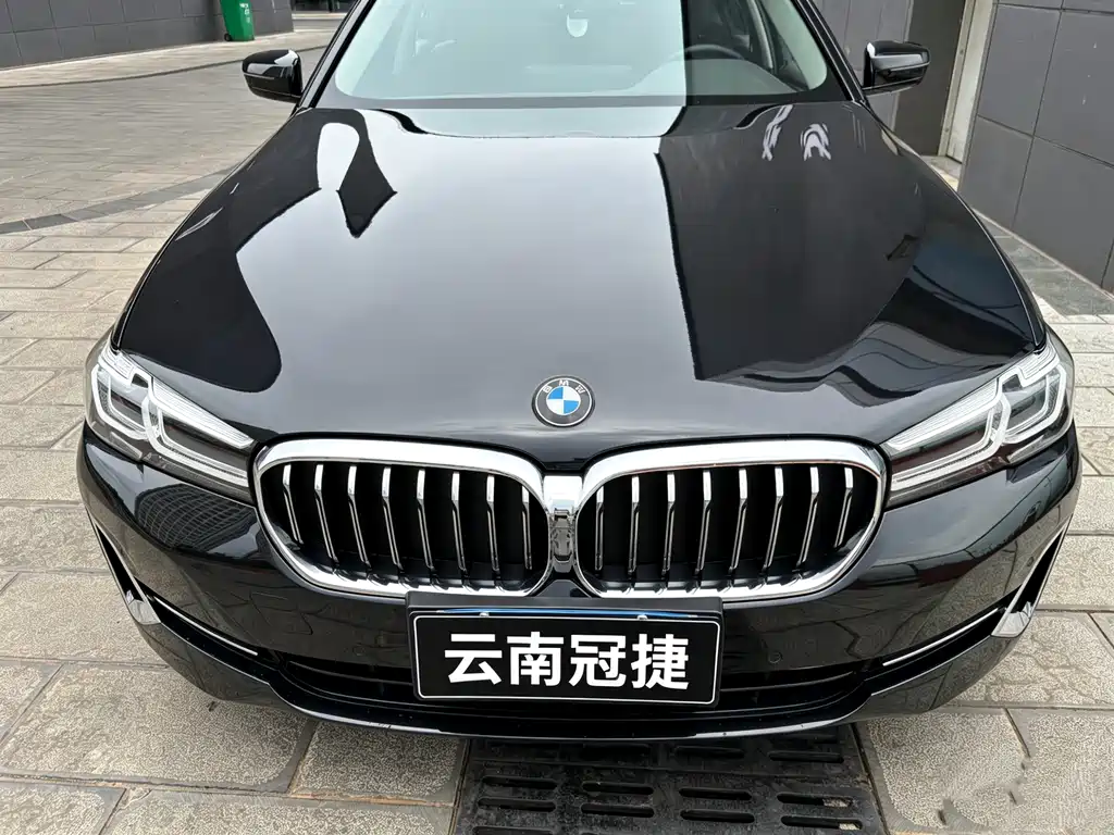 BMW 5 Series 2022 — фото 11