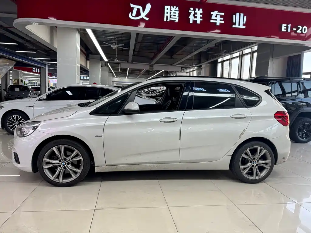 BMW 2 Series Active Tourer 2017 — фото 4