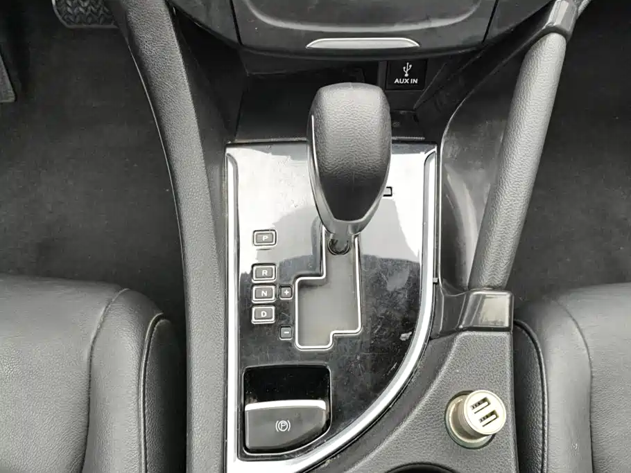 Dongfeng Fengshen AX7 2015 — фото 16