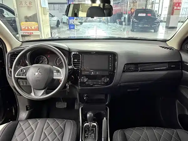Mitsubishi Outlander 2022
