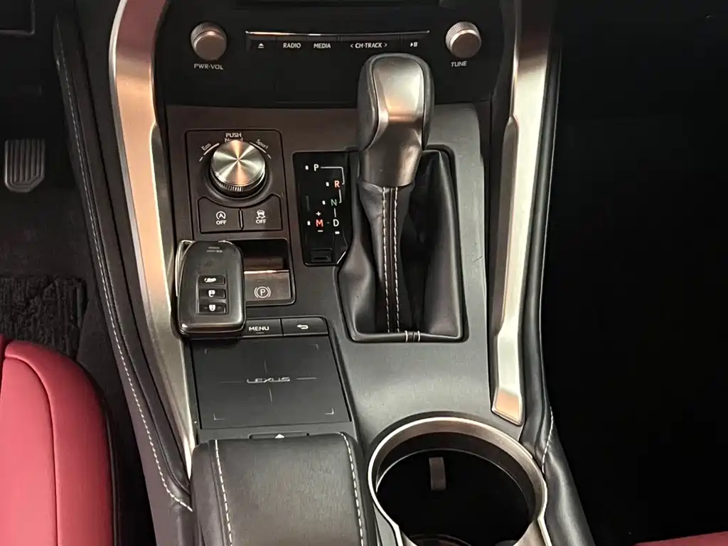 Lexus NX 2020 — фото 14