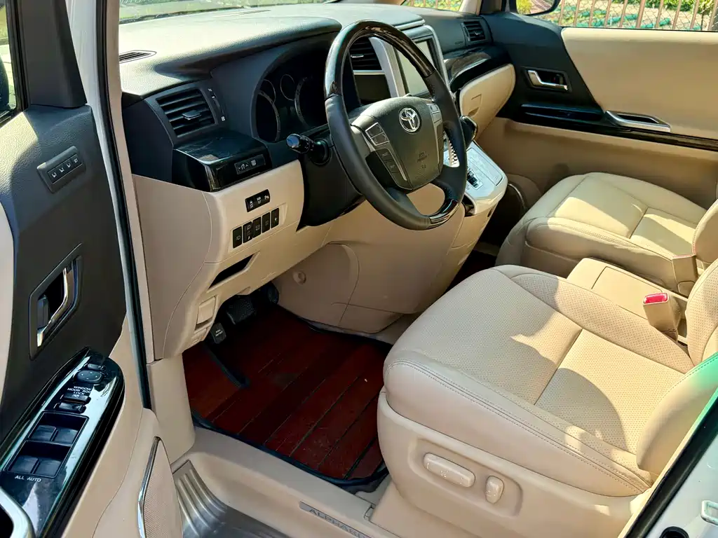Toyota Alphard 2012 — фото 13