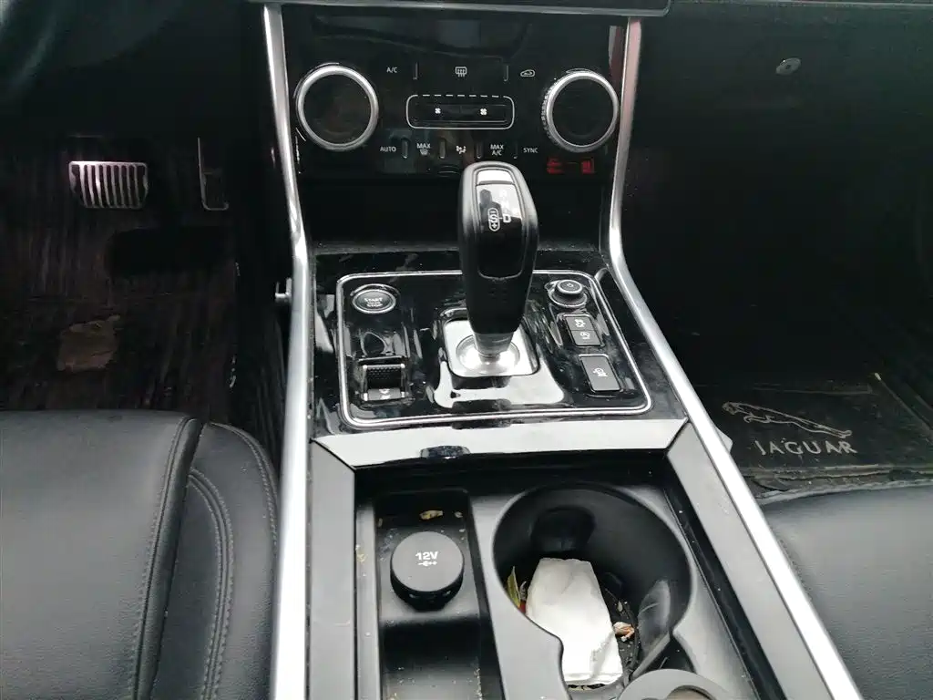 Jaguar XEL 2020 — фото 10