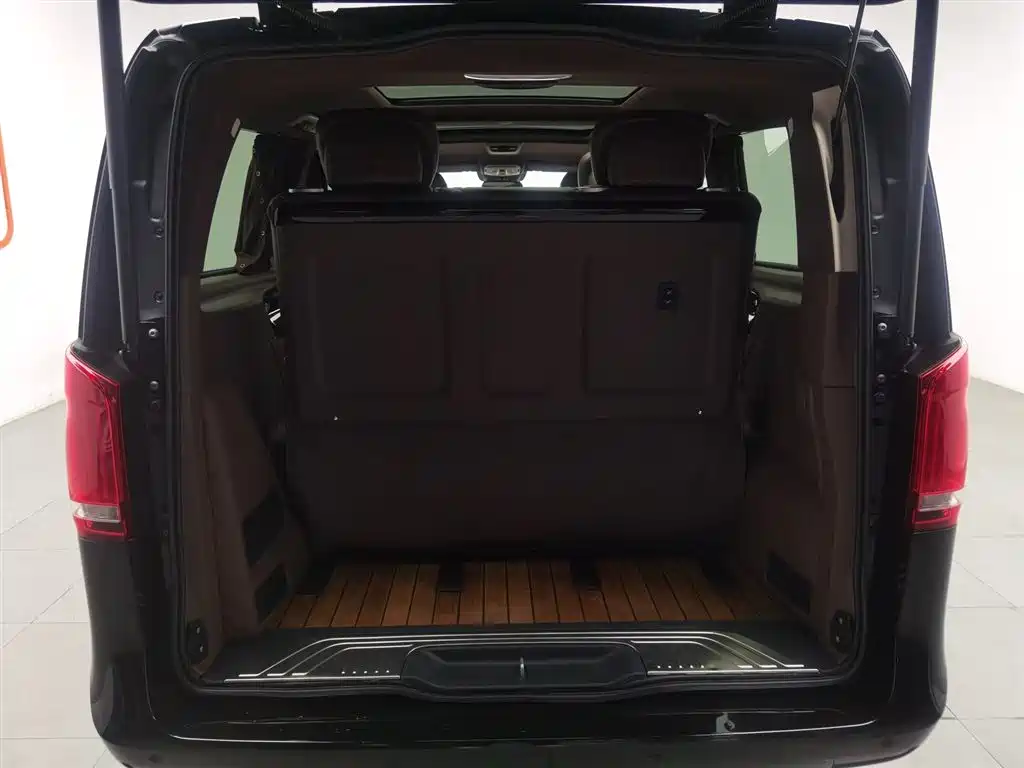 Mercedes-Benz V-Class 2020 — фото 16