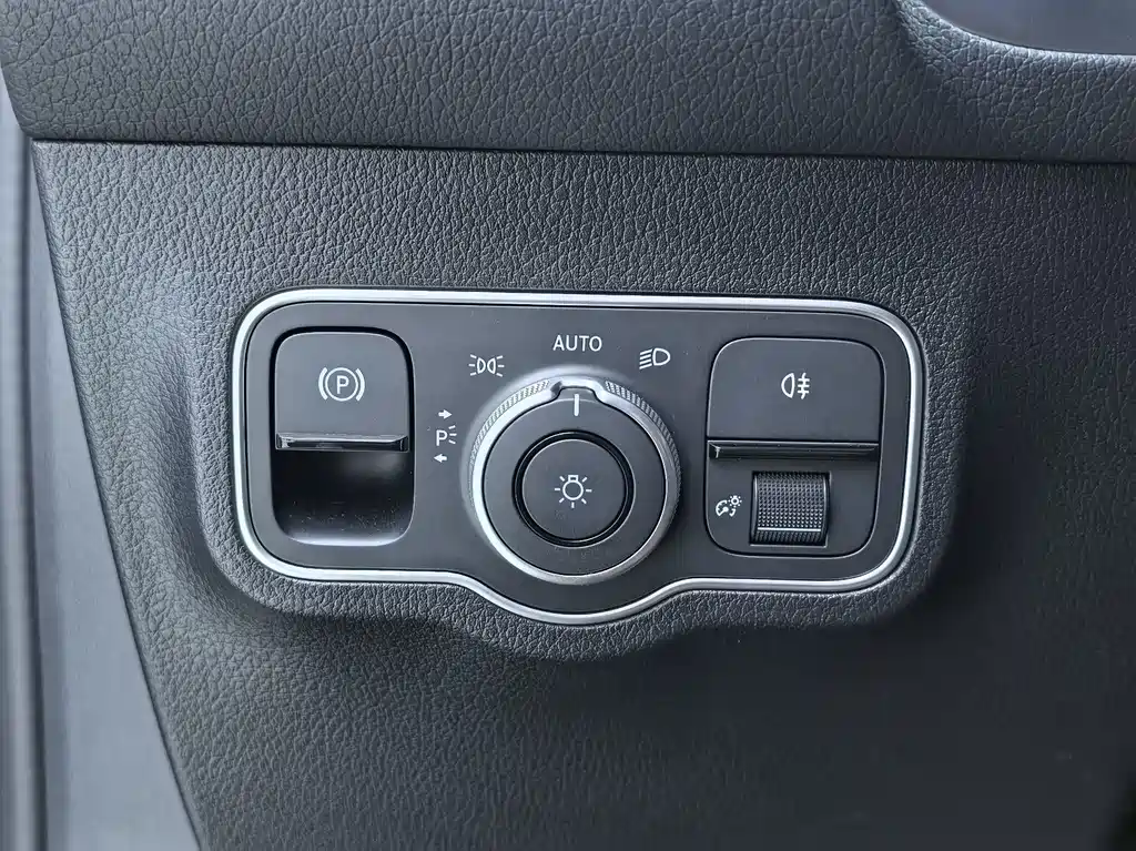 Mercedes-Benz GLB 2025 — фото 12