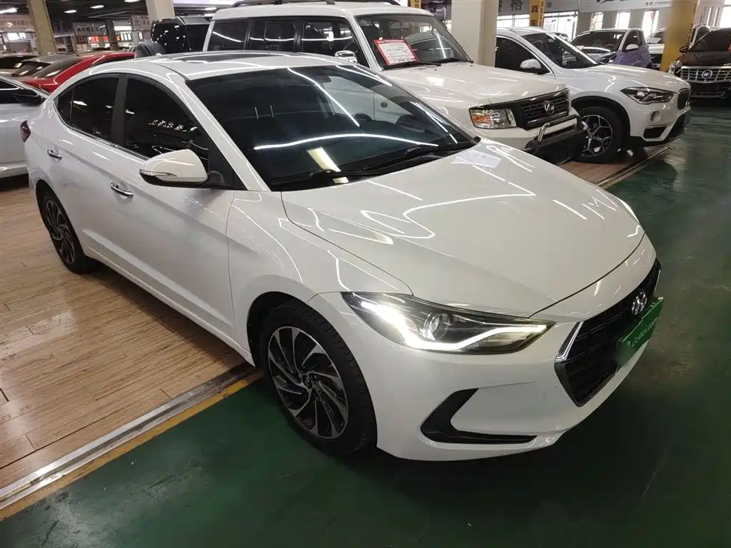 Hyundai Elantra 2020 — фото 22