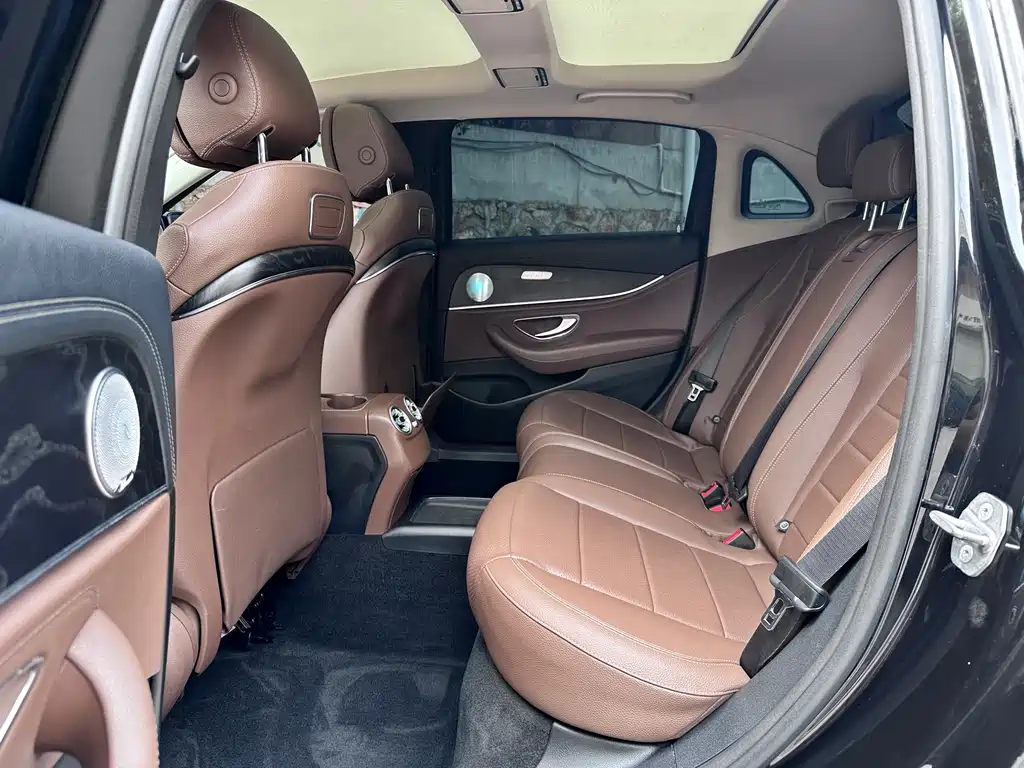 Mercedes-Benz E-Class 2018 — фото 10