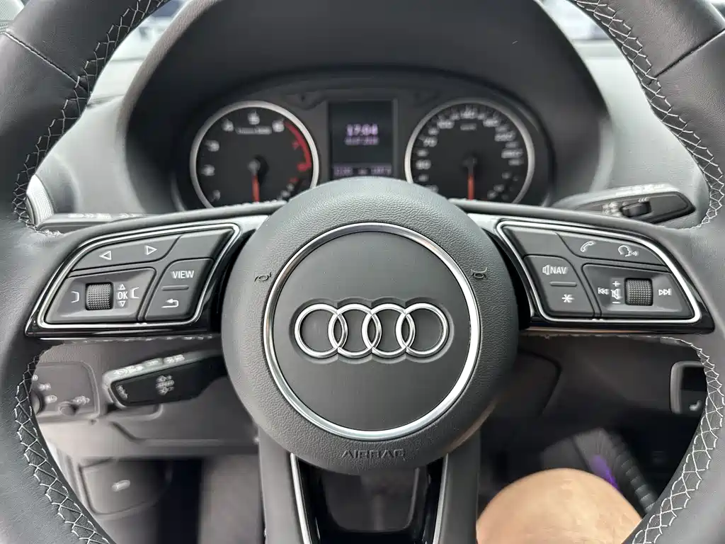 Audi Q2L 2022 — фото 14