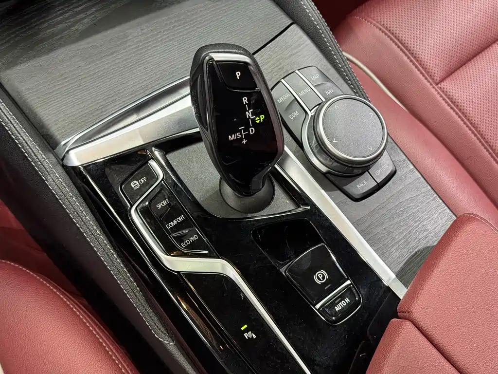 BMW 5 Series 2021 — фото 12