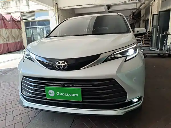 Toyota Sienna 2025