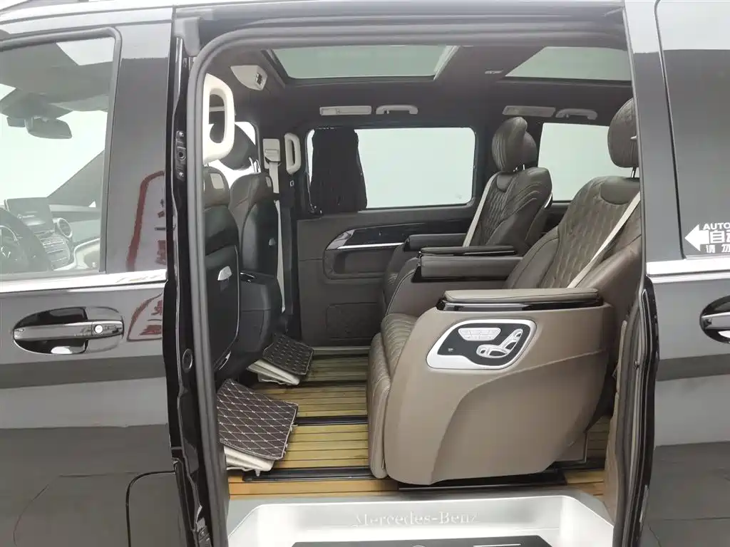 Mercedes-Benz V-Class 2020 — фото 15