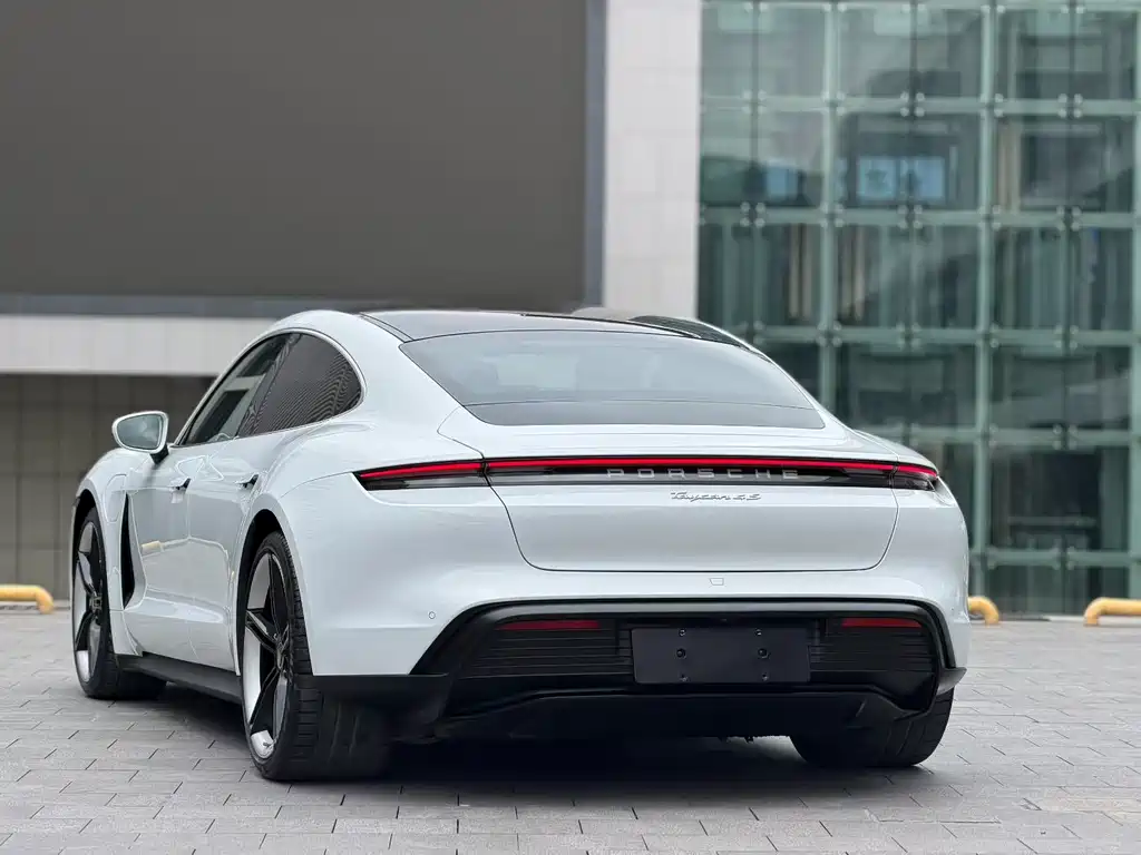 Porsche Taycan 2021 — фото 9