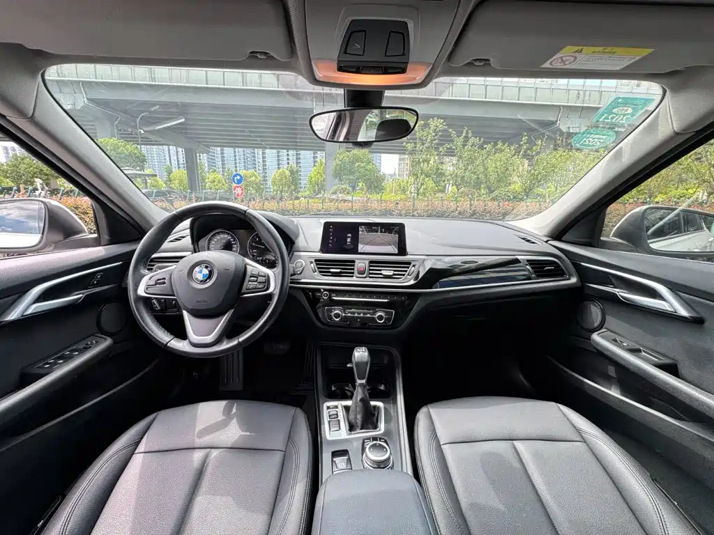 BMW 1 Series 2019 — фото 9