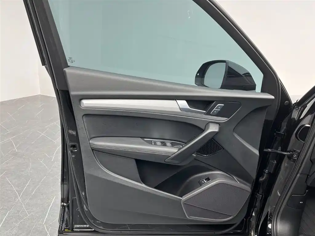 Audi Q5L 2023 — фото 14