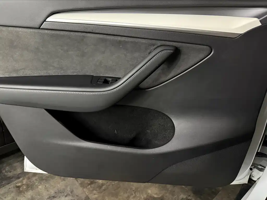 Tesla Model Y 2023 — фото 15