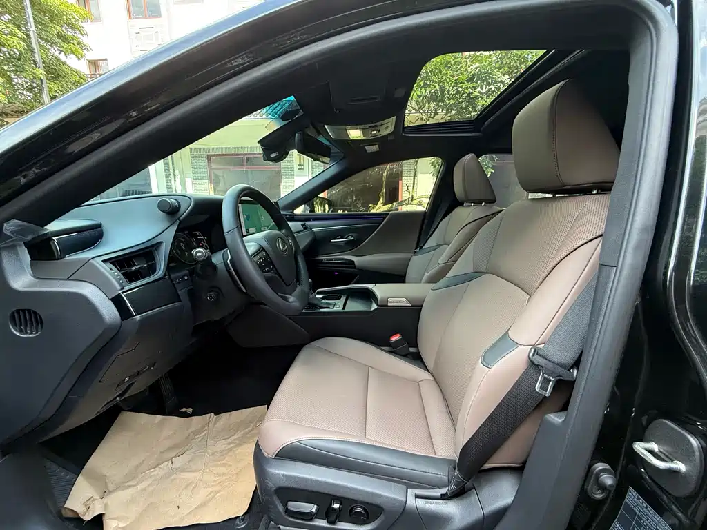 Lexus ES 2024