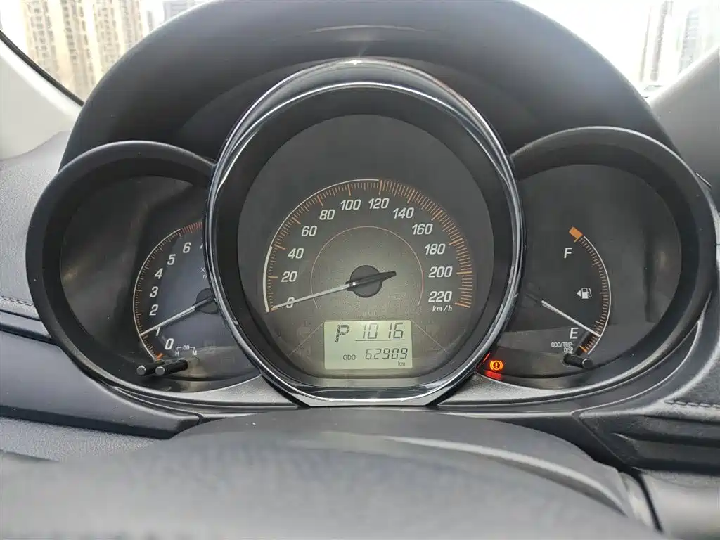 Toyota Yaris L 2020 — фото 12