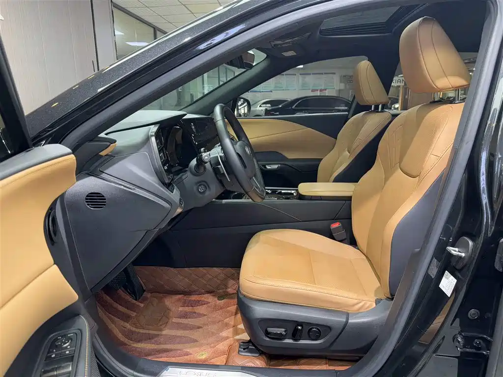 Lexus RX 2023