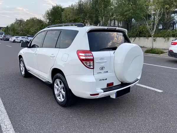 Toyota RAV4 2011