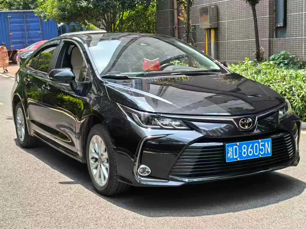 Toyota Corolla 2023 — фото 3